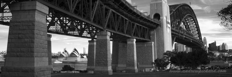 slideshow-harbour-bridge-bw-canon2